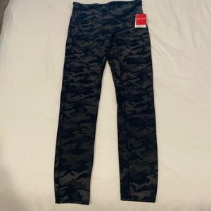 SPANX MATTE BLACK CAMO FAUX LEATHER LEGGINGS